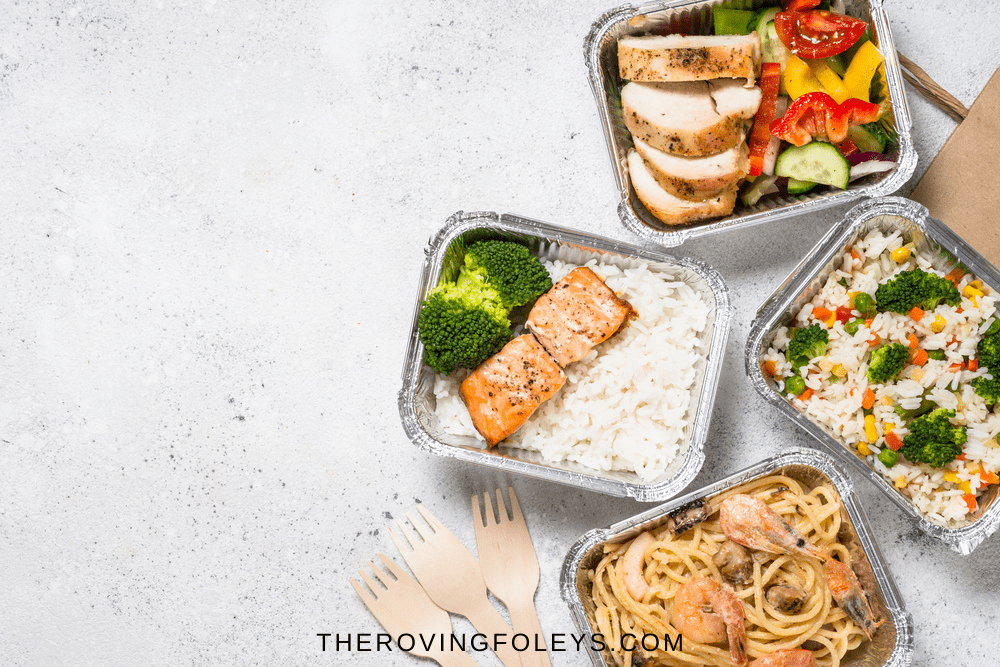 Salmon, pasta and vegetables in to-go containers