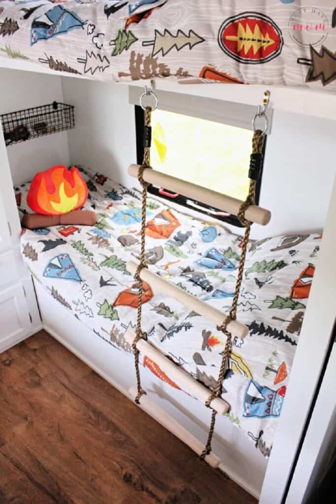 rv themed bunk room with chain ladder
